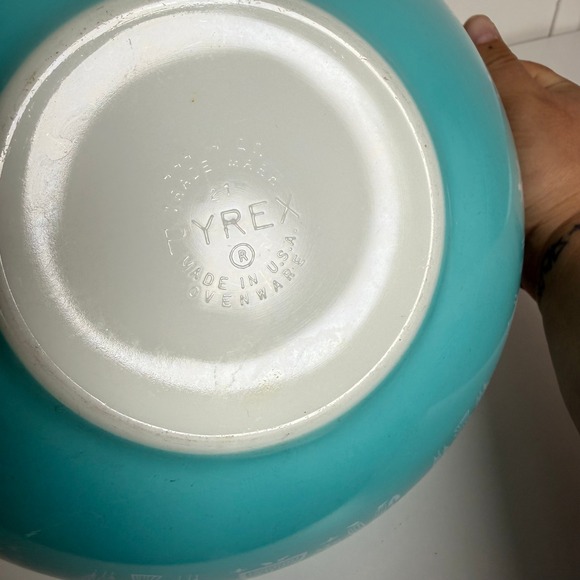 Pyrex Butterprint Cinderella Mixing Bowls 444 Set of 2 Turquoise White 4QT MCM - Picture 13 of 16